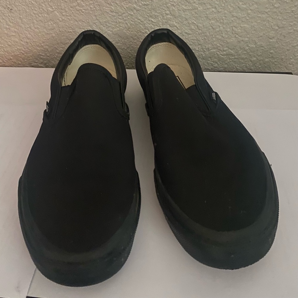 Vans all black Slip-Ons M7.5 W8.5